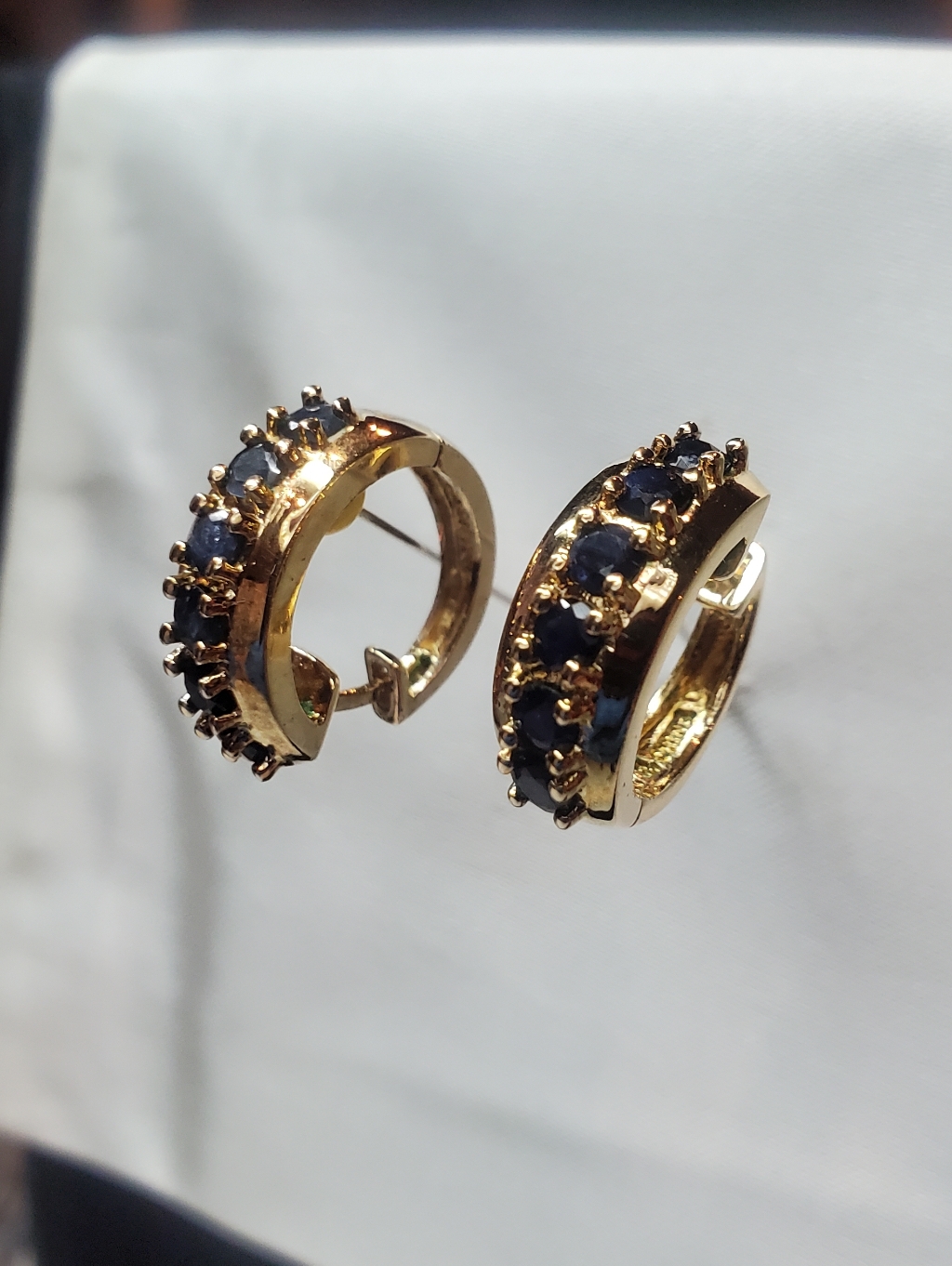 Ross Vintage 18k Gold Vermeil 925 Sterling Silver Sapphire Huggie Hoops — image 5 of 7